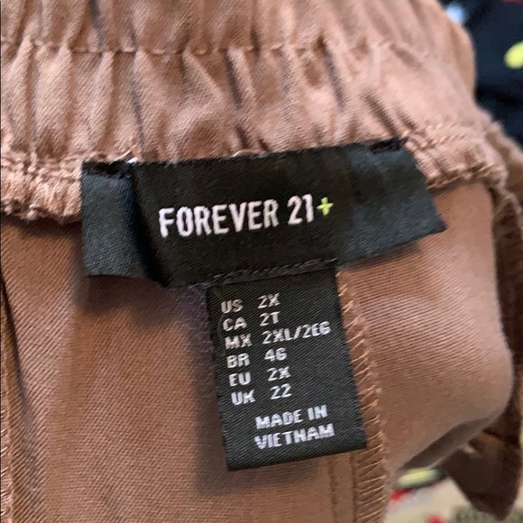 Forever 21 Tan coloured dress pants - Picture 2 of 2